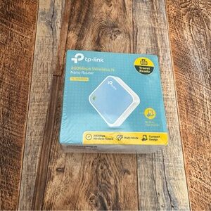 TP-Link Compact Wireless Router‎ in Blue and White